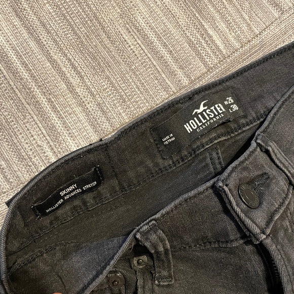 Young men’s Hollister skinny jeans, black, advanced stretch, 26x30, distressed - Picture 2 of 3